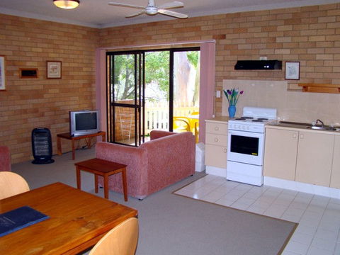 Noosa Yallambee Holiday Apartments - E Caravan Parks 2