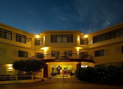 Normandie Inn & Function Centre - E Caravan Parks 0