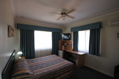 Normandie Inn & Function Centre - E Caravan Parks 1