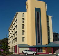 Ocean Beach Hotel - E Caravan Parks
