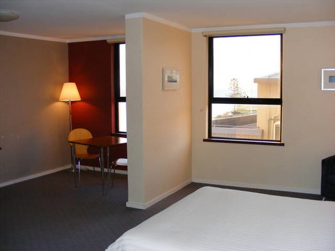 Ocean Beach Hotel - E Caravan Parks 3