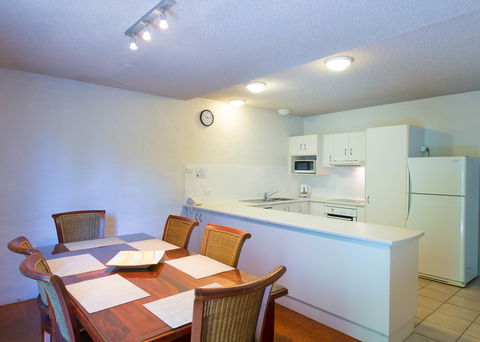 Palm Court Noosa - E Caravan Parks 4