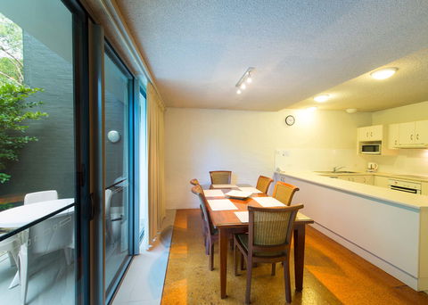 Palm Court Noosa - E Caravan Parks 5