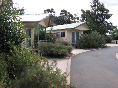 Pepper Tree Cabins - E Caravan Parks 1
