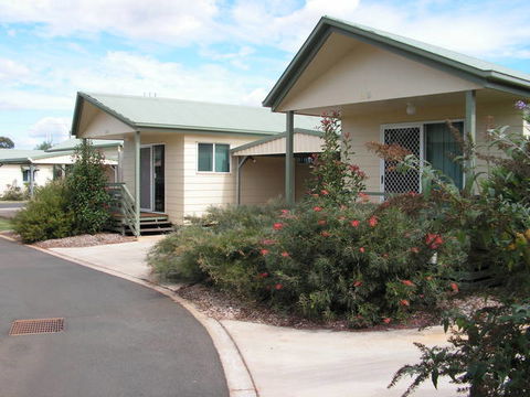 Pepper Tree Cabins - E Caravan Parks 4