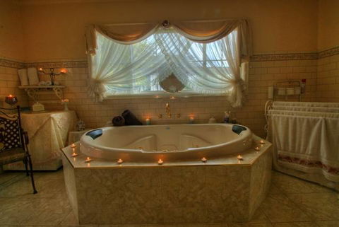 Peppermint Springs Retreat & Day Spa - E Caravan Parks 4
