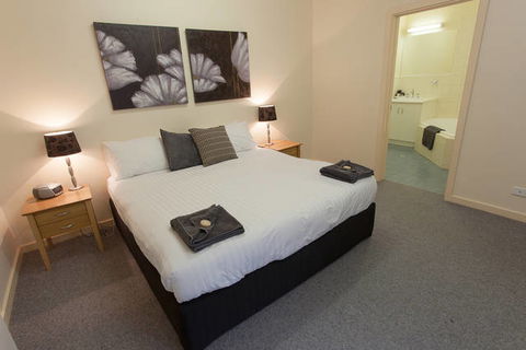 Port Lincoln Foreshore Apartments - E Caravan Parks 2