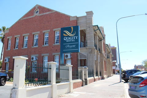 Quality Hotel Regent Rockhampton - E Caravan Parks 1