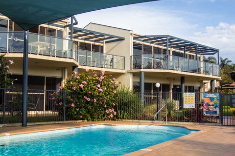 Sails Luxury Apartments - E Caravan Parks 6