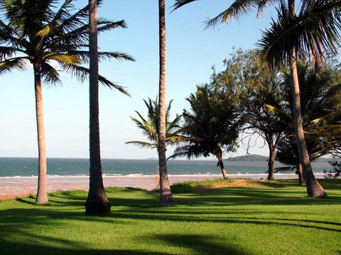 Sarina Beach Motel - E Caravan Parks 4