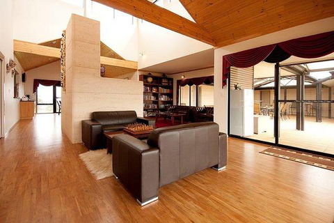 Sensational Heights Bed & Breakfast - E Caravan Parks 4