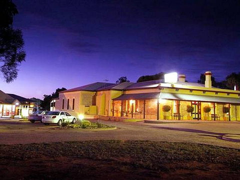 Standpipe Golf Motor Inn - E Caravan Parks 1