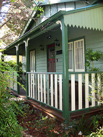 Strawberry Patch Cottage - E Caravan Parks 0