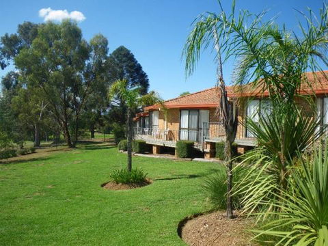 Sundowner Hume Country Motor Inn - E Caravan Parks 1