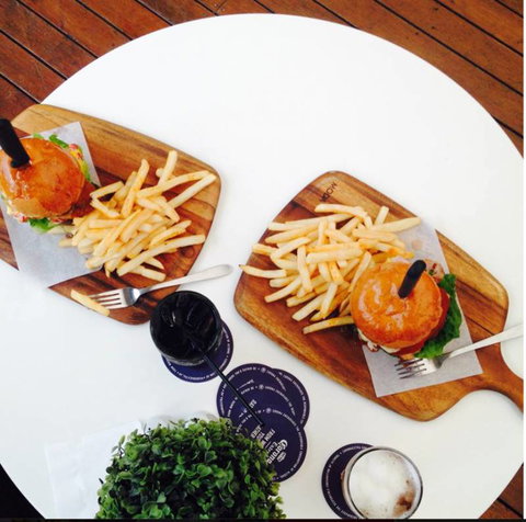 Towradgi Beach Hotel - E Caravan Parks 1