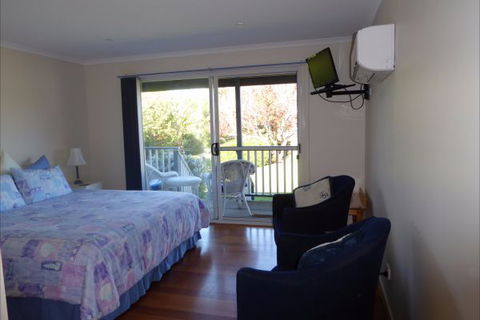 Apollo Bay Bed And Breakfast - E Caravan Parks 9