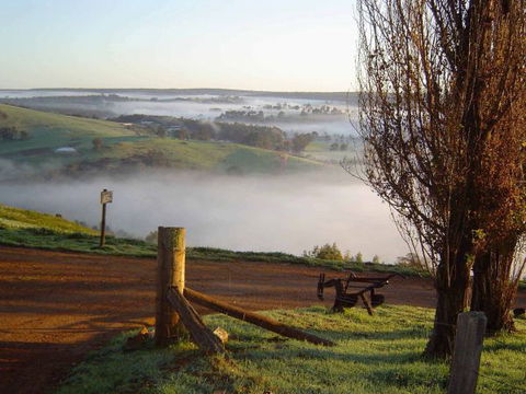 Balingup Heights Hilltop Forest Cottages - E Caravan Parks 4
