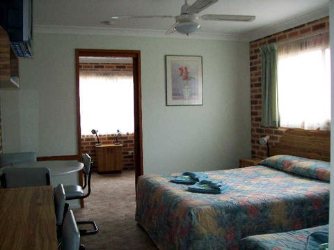 The Palms Motel - E Caravan Parks 2