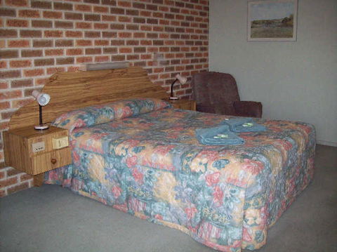The Palms Motel - E Caravan Parks 3
