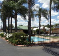 Town  Country Motor Inn Tamworth - E Caravan Parks