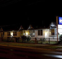 Tudor House Motel - E Caravan Parks