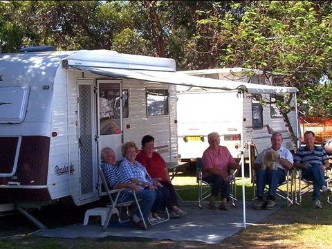 Victor Harbor Holiday And Cabin Park - E Caravan Parks 1