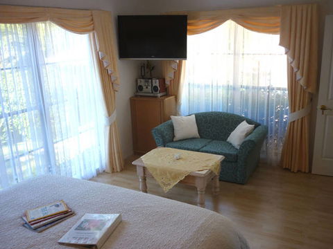 Villa Della Rosa Bed And Breakfast - E Caravan Parks 5