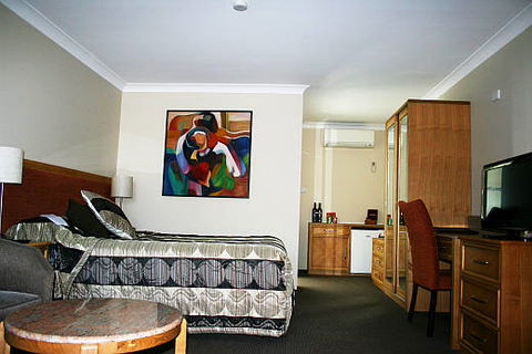 Winning Post Motor Inn - E Caravan Parks 1