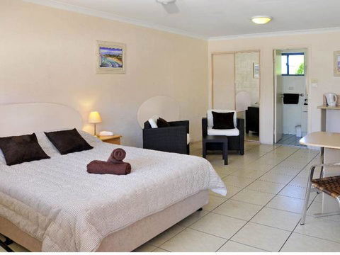 Yamba Twin Pines Motel - E Caravan Parks 0
