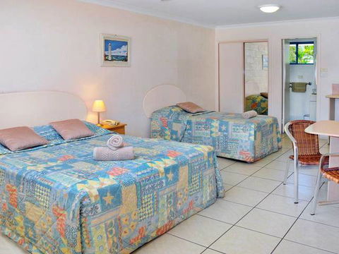 Yamba Twin Pines Motel - E Caravan Parks 6