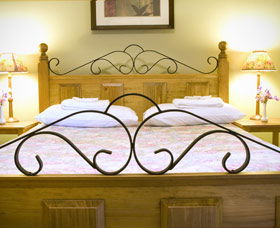 Balingup Rose Bed And Breakfast - E Caravan Parks 0