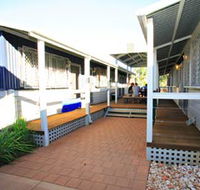 Blue Reef Backpackers - E Caravan Parks