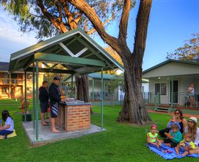 Mandalay Holiday Resort And Tourist Park - E Caravan Parks 1