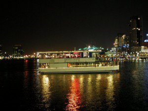 Party Boat Cruises - E Caravan Parks 0