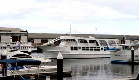 Pleasure Boat Cruises And Boat Charters - E Caravan Parks 1