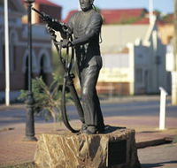 Miners Monument - E Caravan Parks