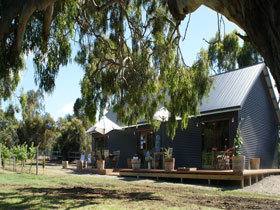No. 58 Cellar Door & Gallery - E Caravan Parks 0