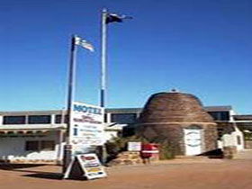 Andamooka Dukes Bottlehouse Museum - E Caravan Parks 0