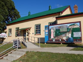 Sheffield TAS E Caravan Parks