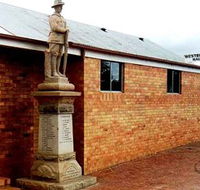 Westbrook War Memorial - E Caravan Parks