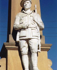 Beaudesert War Memorial - E Caravan Parks 0