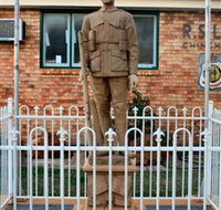Soldier Statue Memorial Chinchilla - E Caravan Parks