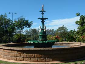 Band Rotunda And Fairy Fountain - E Caravan Parks 0