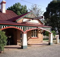The Tumblong Tavern - E Caravan Parks
