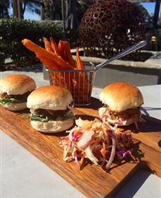 Hollydene Estate Wines And Vines Restaurant - E Caravan Parks 4