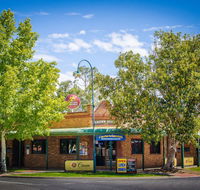 Crown Hotel Wentworth - E Caravan Parks