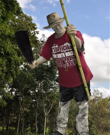 Cane Cutter Memorial - E Caravan Parks 2