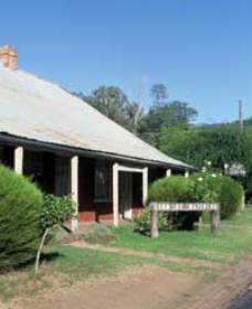Lion Of Waterloo Tavern - E Caravan Parks 0