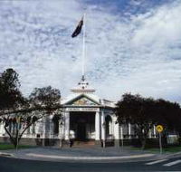 Museum of The Riverina - Historic Council Chambers Site - E Caravan Parks