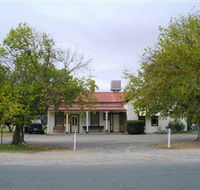 Round Hill Hotel - E Caravan Parks